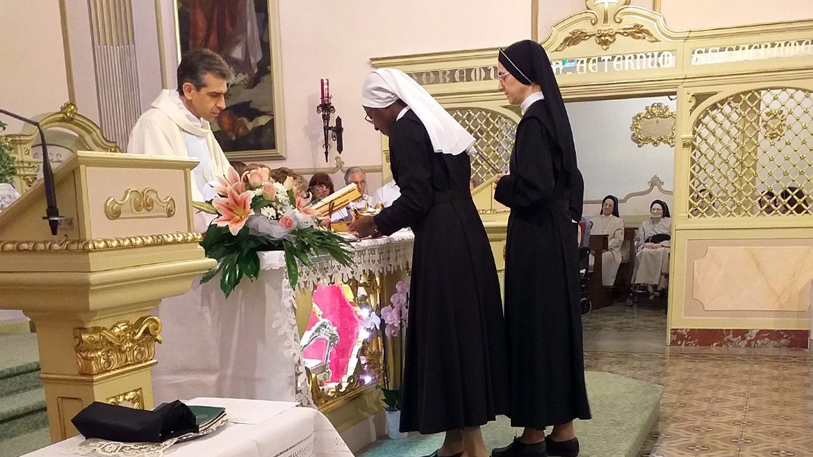 Prima professione di suor Blessing